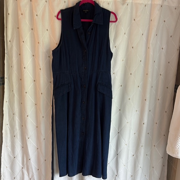 Banana Republic Dresses & Skirts - BANANA REPUBLIC Sleeveless lightweight Denim/lyocell  Button-Up dress.